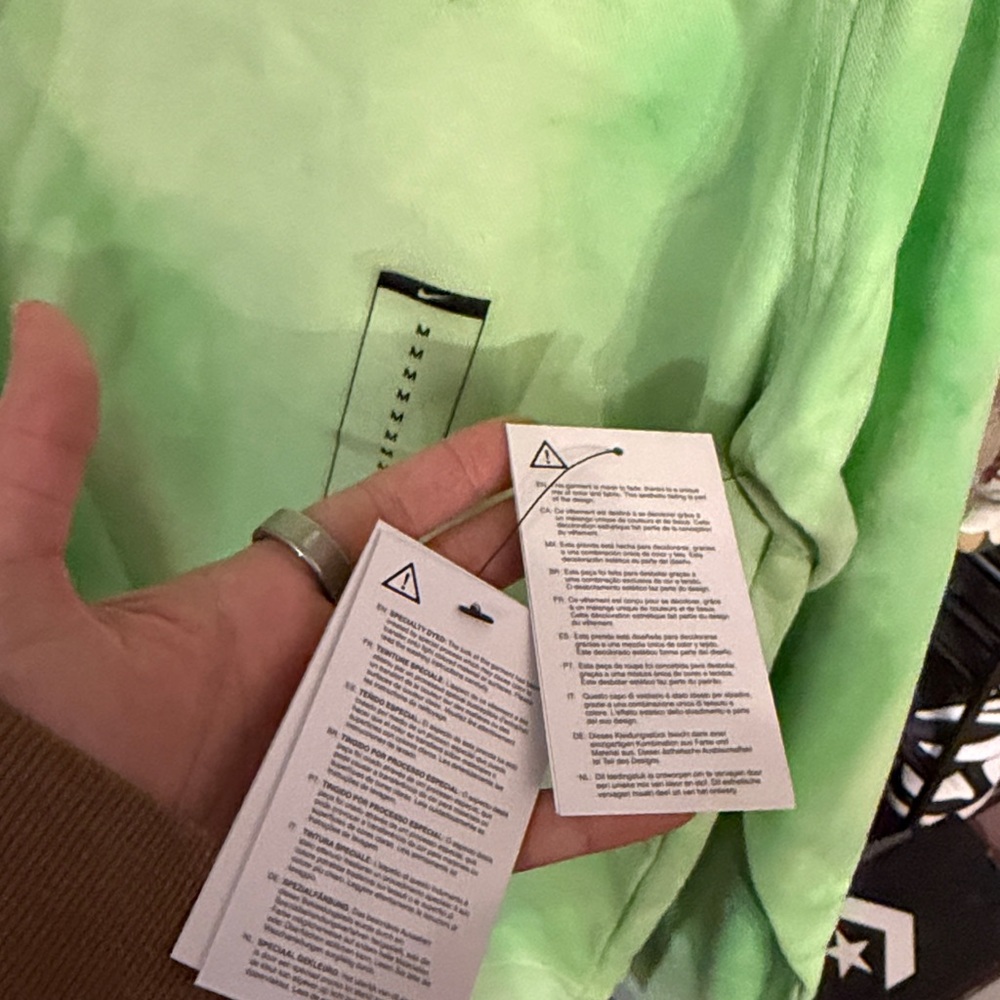 Nike Men’s Green light/lime green Tie-Dye embroidery sweatshirt NWT size medium - Picture 3 of 6
